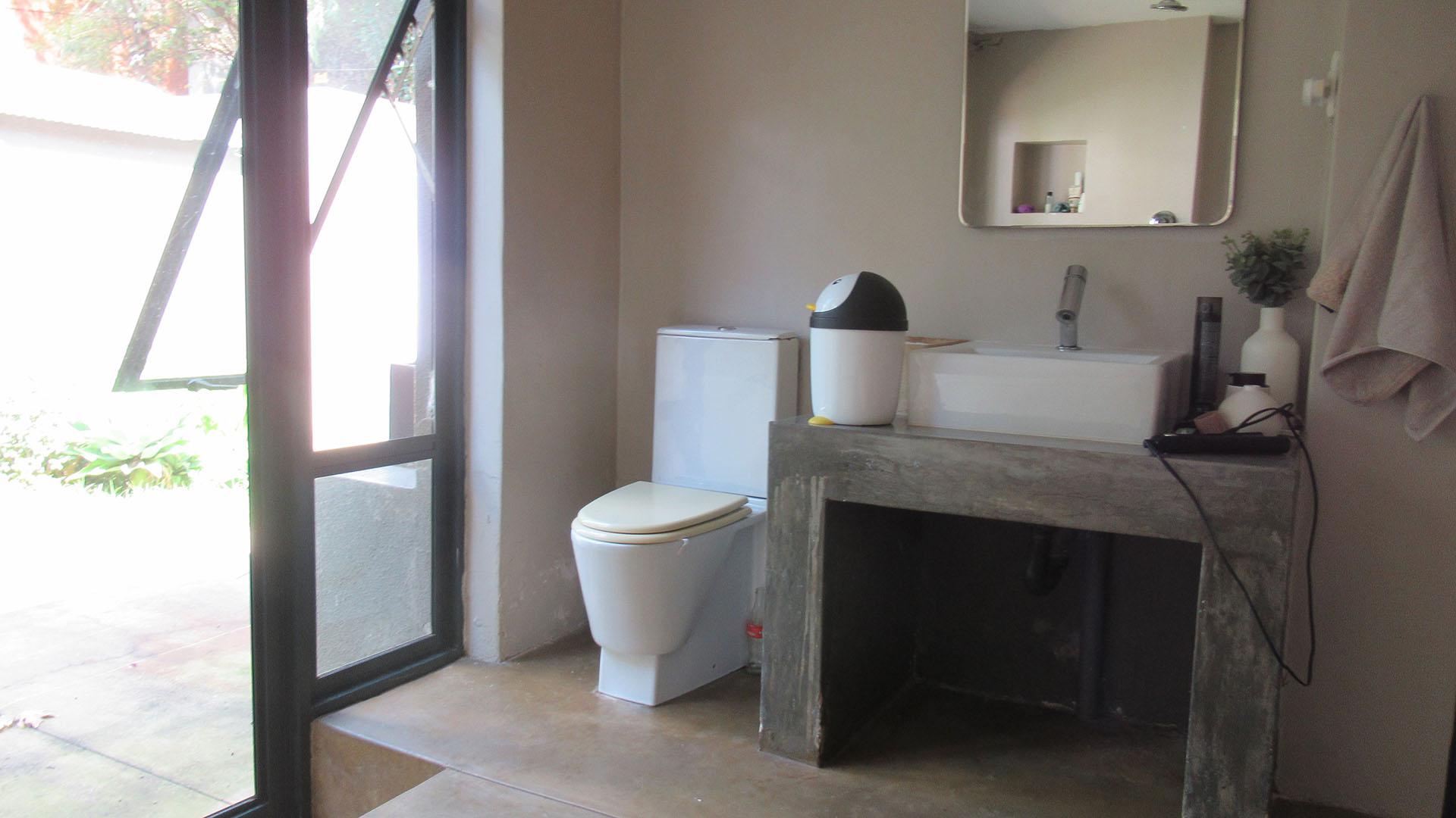 Main Bathroom - 7 square meters of property in Melville