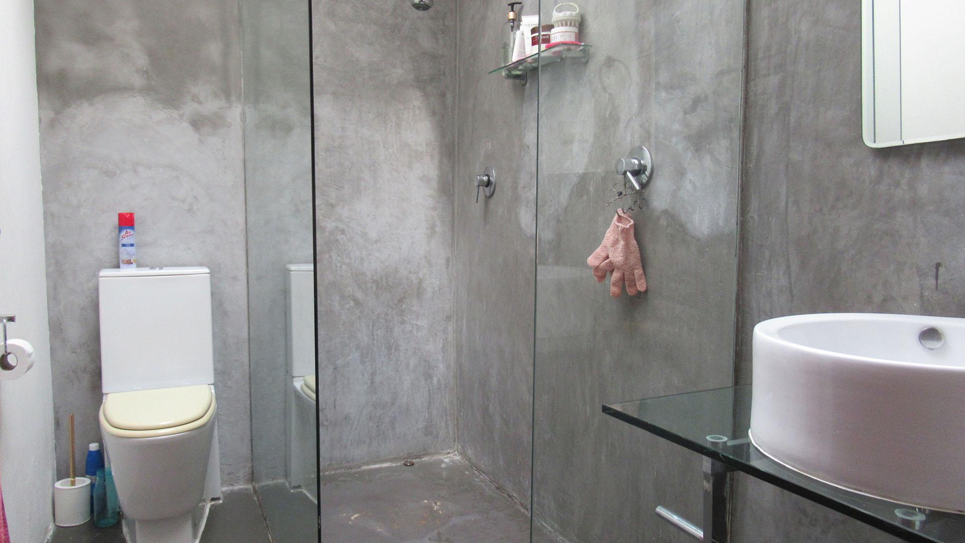 Bathroom 1 - 6 square meters of property in Melville