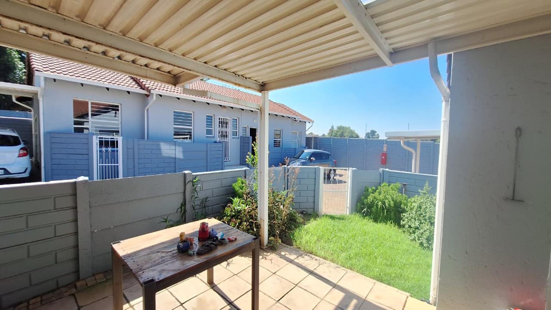 Patio - 12 square meters of property in Meyersdal