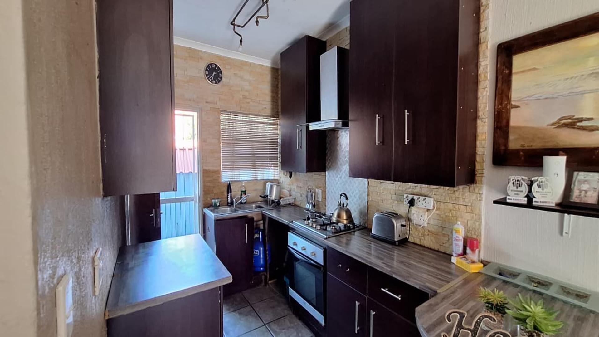 Kitchen - 8 square meters of property in Meyersdal