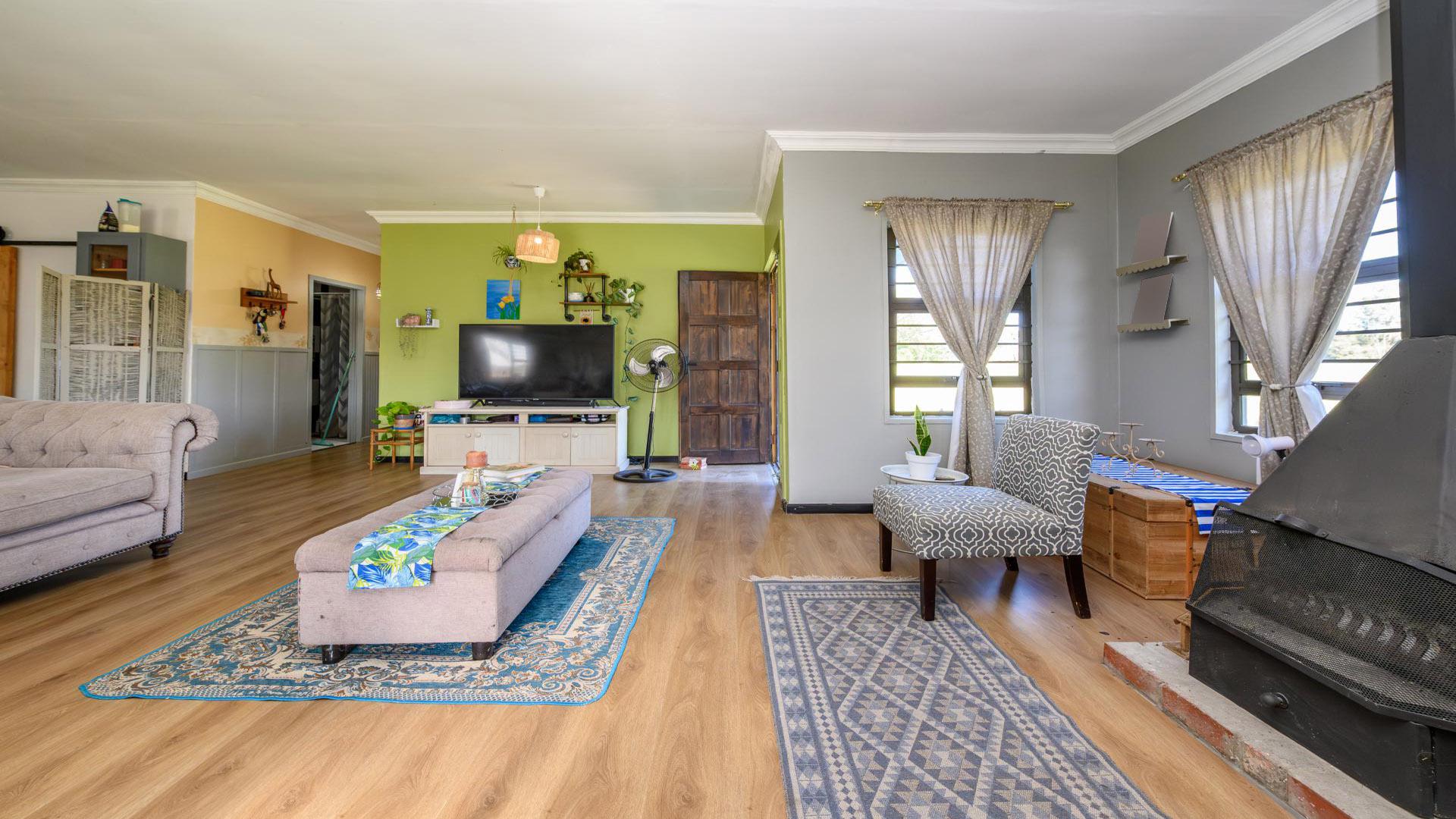 Lounges of property in Port Elizabeth Central