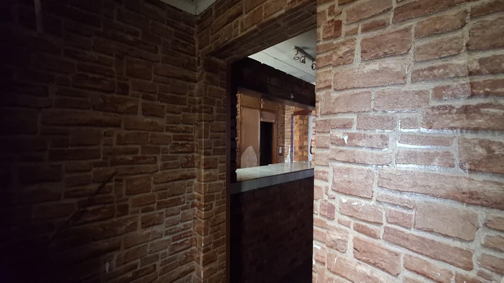 Foyer - 4 square meters of property in Rondebult