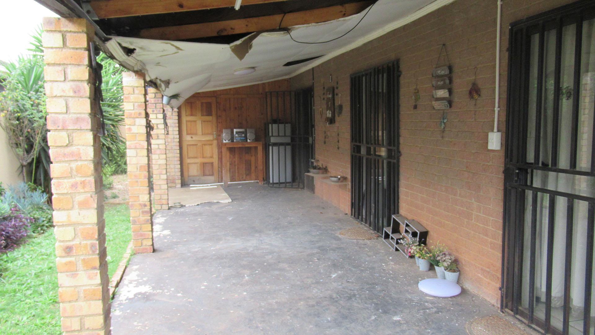 Patio - 23 square meters of property in Suideroord