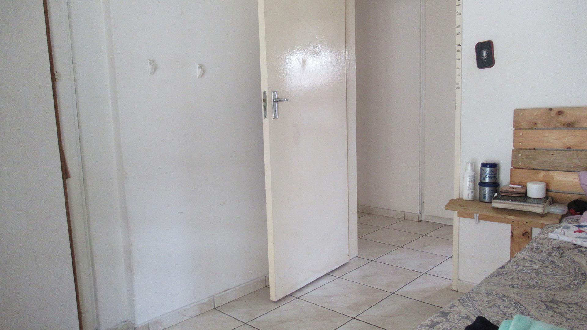 Bed Room 2 - 11 square meters of property in Suideroord