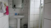 Main Bathroom - 5 square meters of property in Suideroord