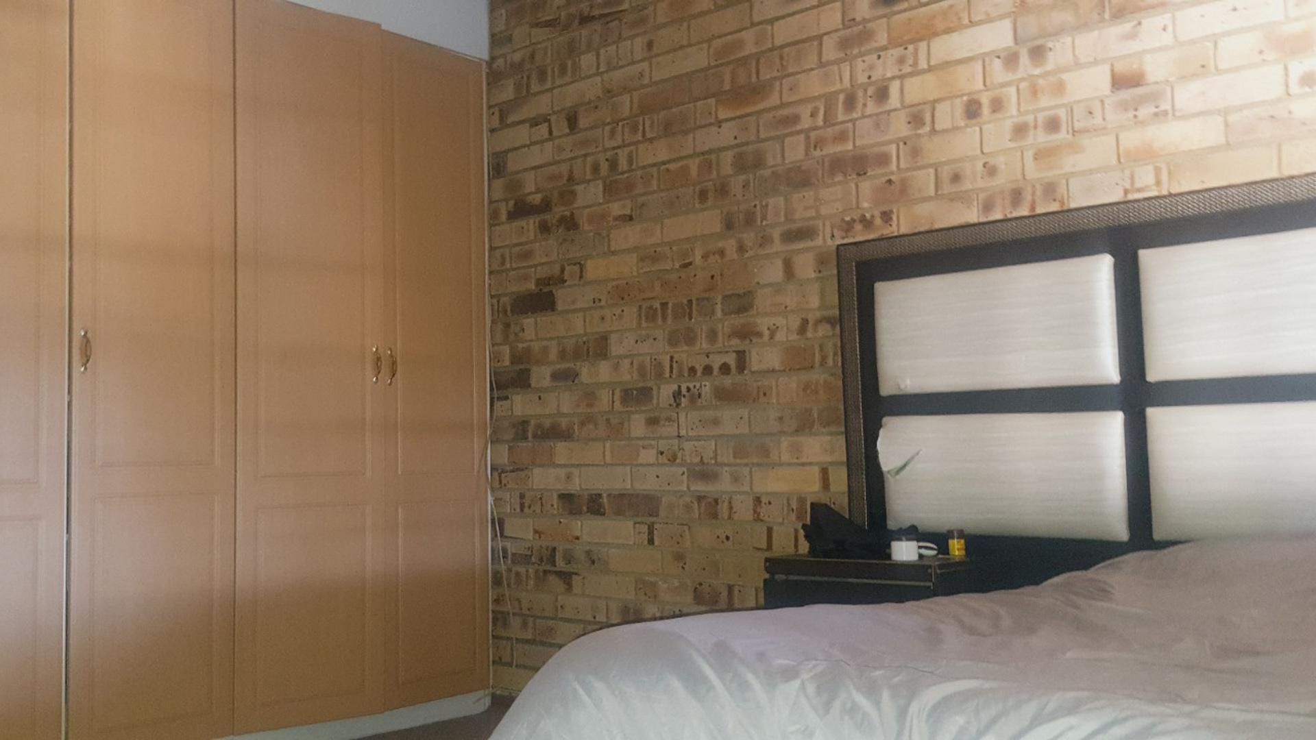 Bed Room 1 of property in Potchefstroom