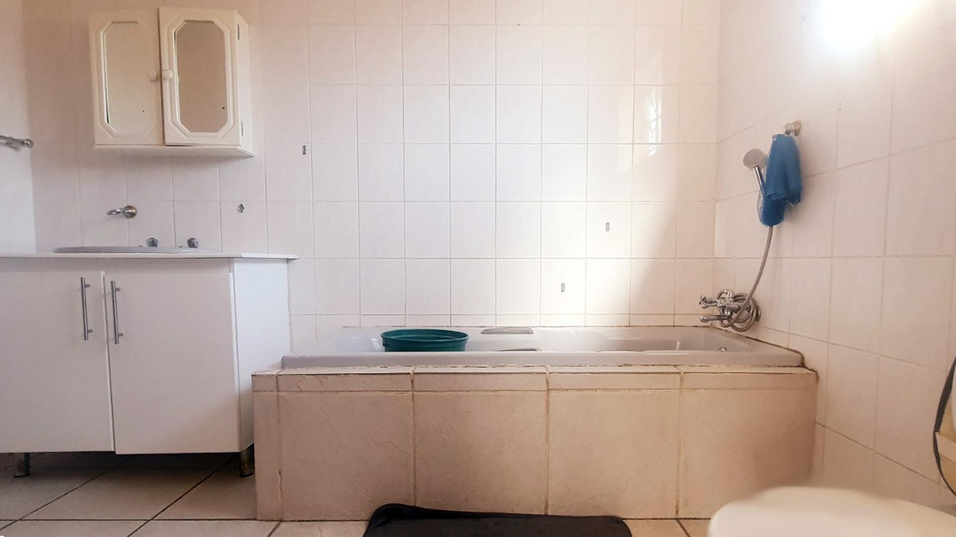 Main Bathroom of property in Potchefstroom