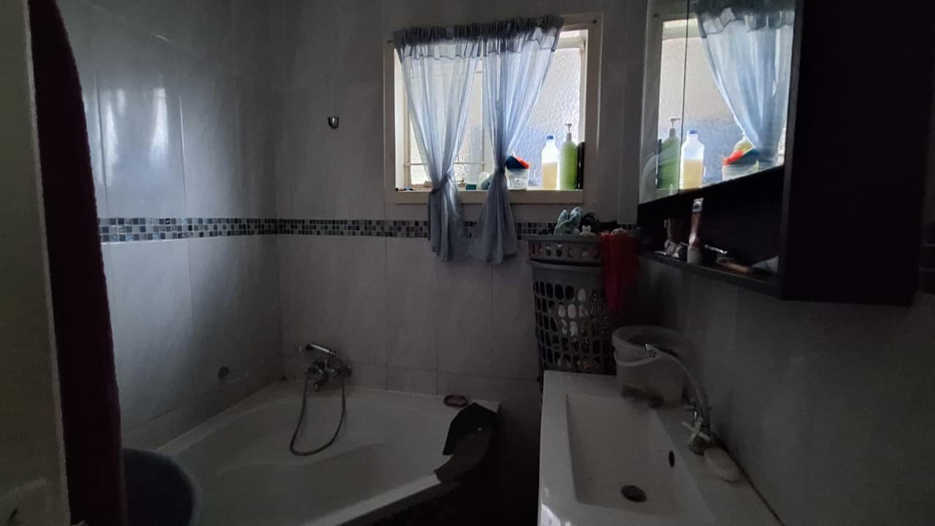 Bathroom 2 - 2 square meters of property in Vanderbijlpark