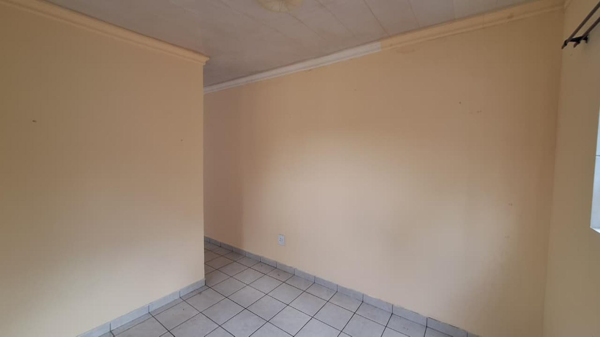 Flatlet - 35 square meters of property in Vanderbijlpark