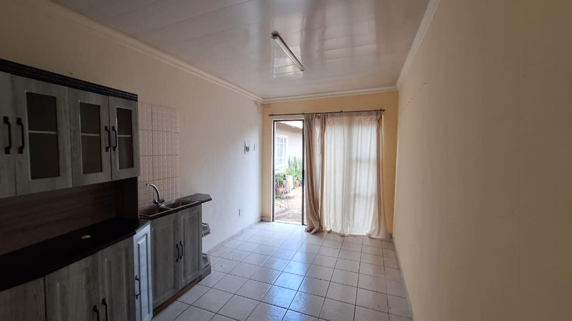 Flatlet - 35 square meters of property in Vanderbijlpark