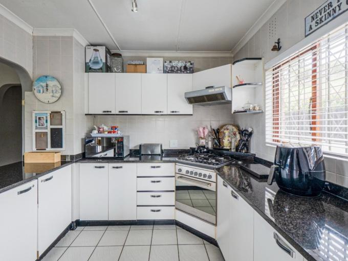 5 Bedroom House for Sale For Sale in Illovo Glen  - MR709093