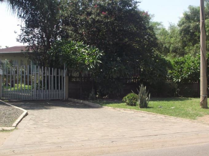 4 Bedroom House to Rent in Rustenburg North - Property to rent - MR709097