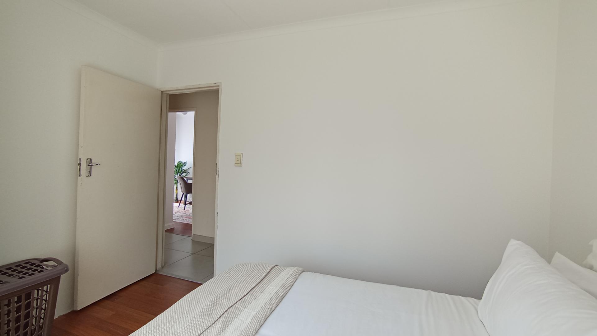 Bed Room 1 - 12 square meters of property in Kyalami Hills