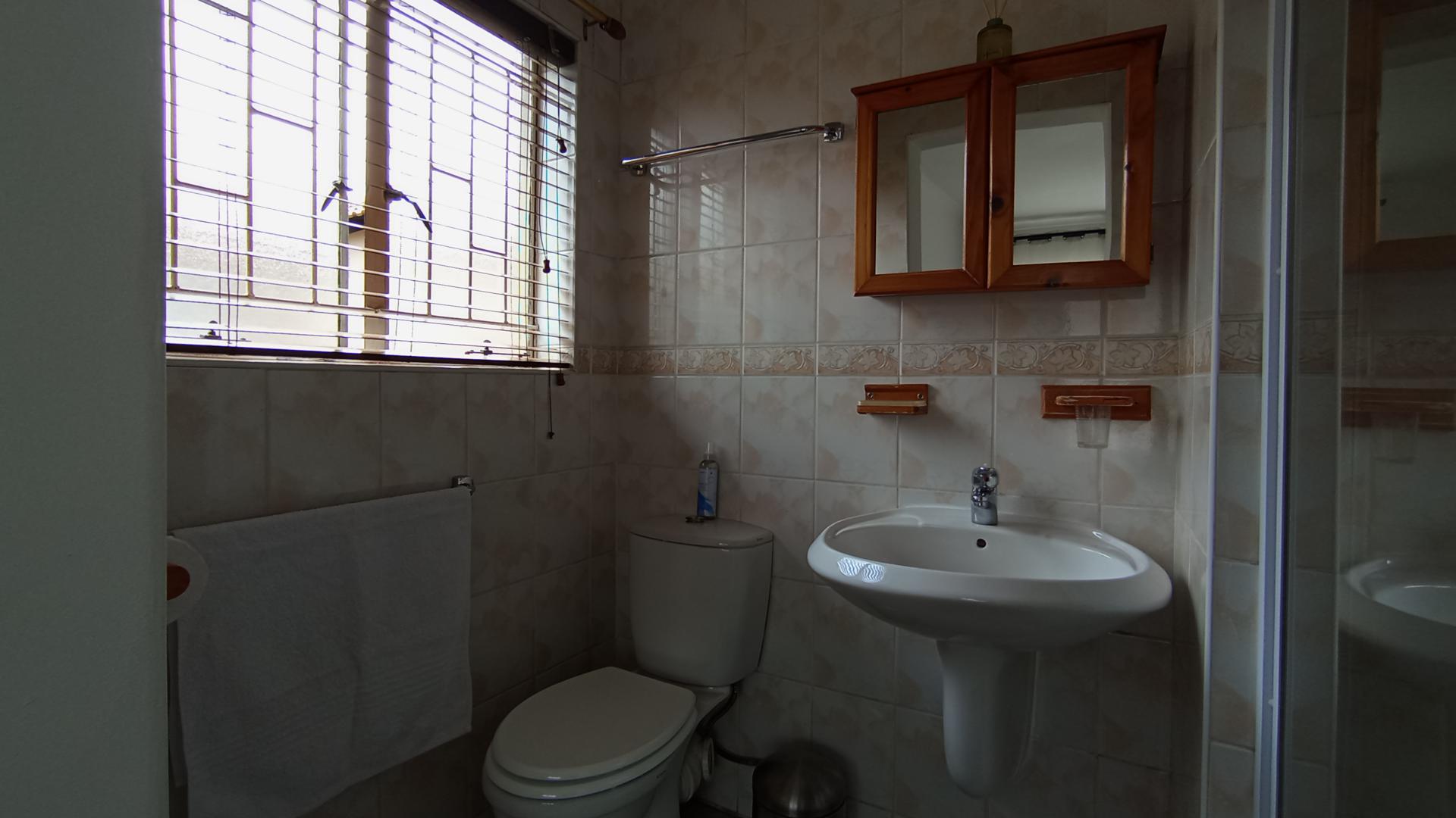 Main Bathroom - 5 square meters of property in Kyalami Hills
