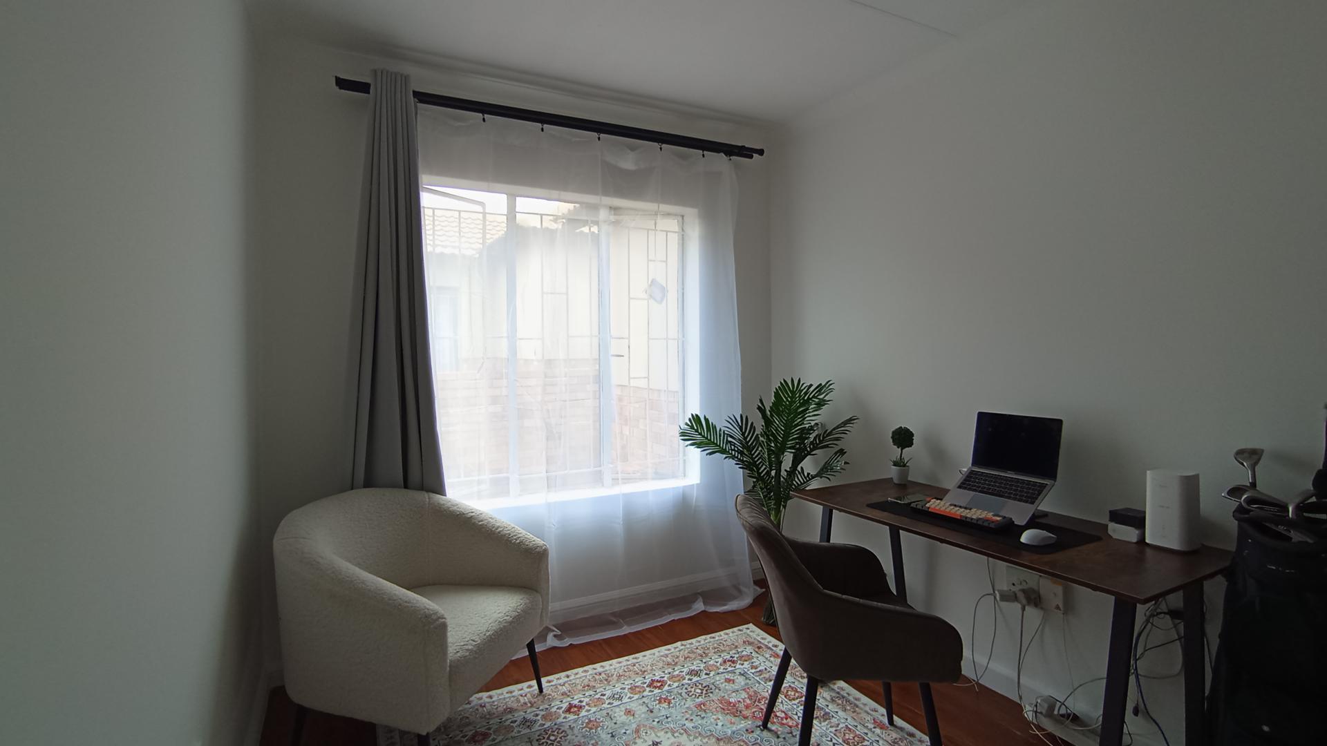 Bed Room 2 - 11 square meters of property in Kyalami Hills