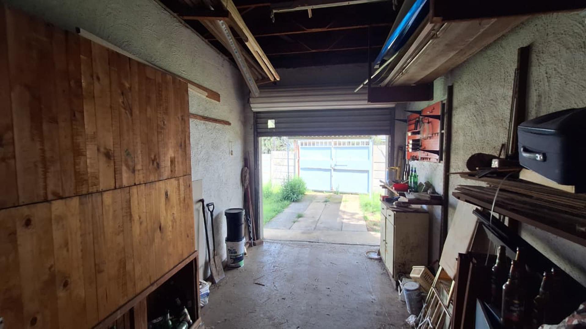 Garage - 23 square meters of property in Mindalore