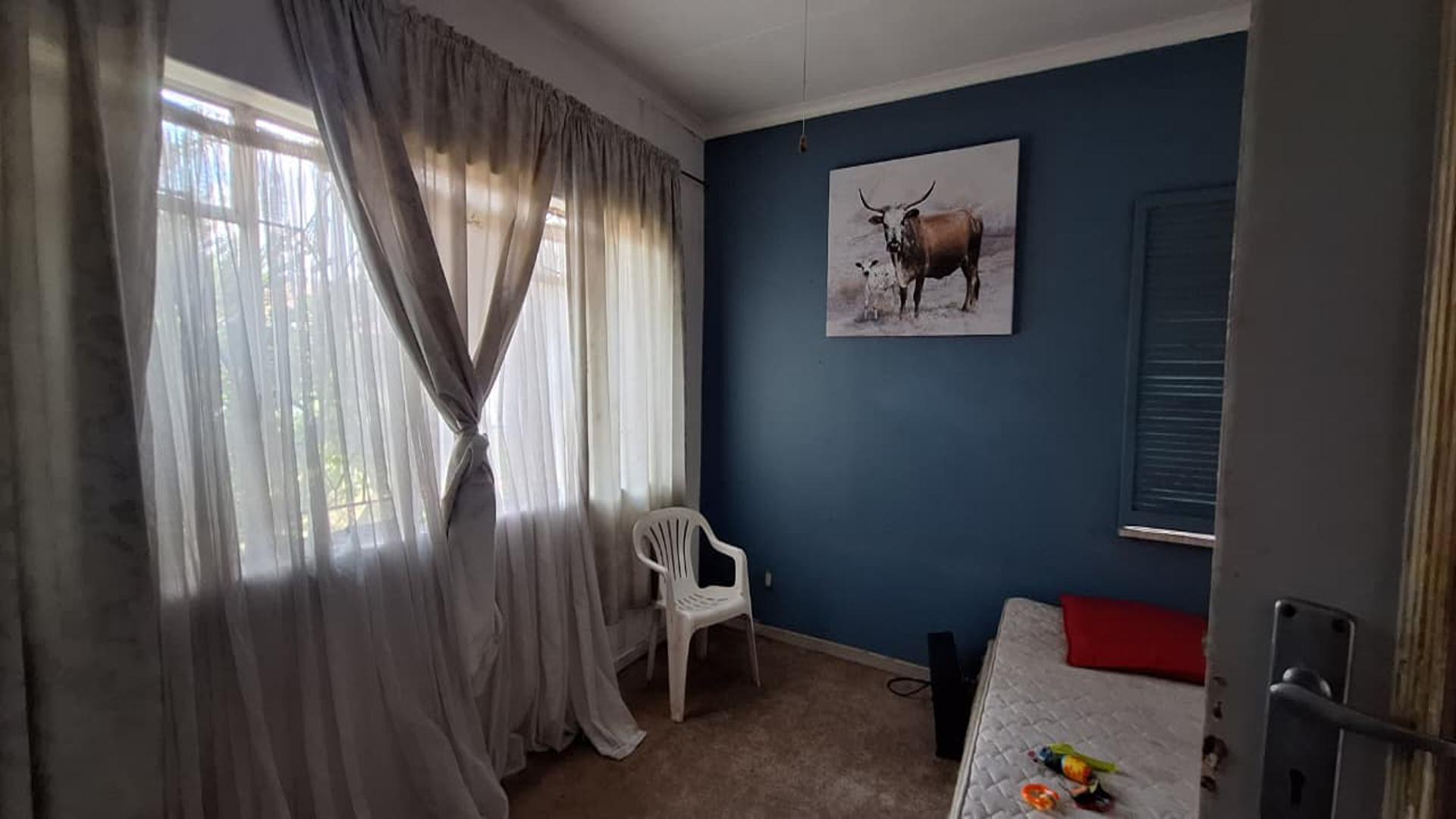 Bed Room 2 - 15 square meters of property in Mindalore