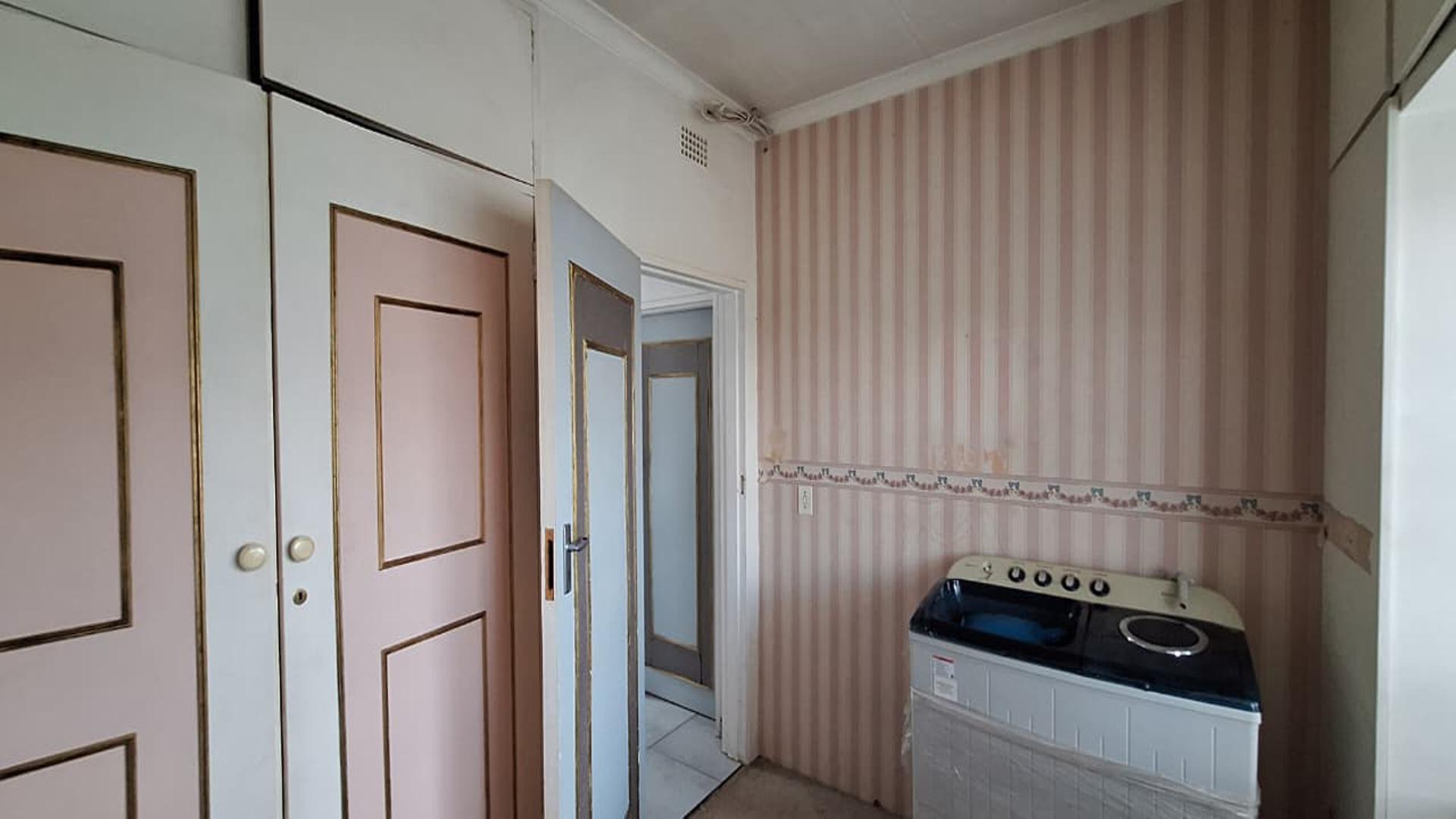 Bed Room 3 - 11 square meters of property in Mindalore
