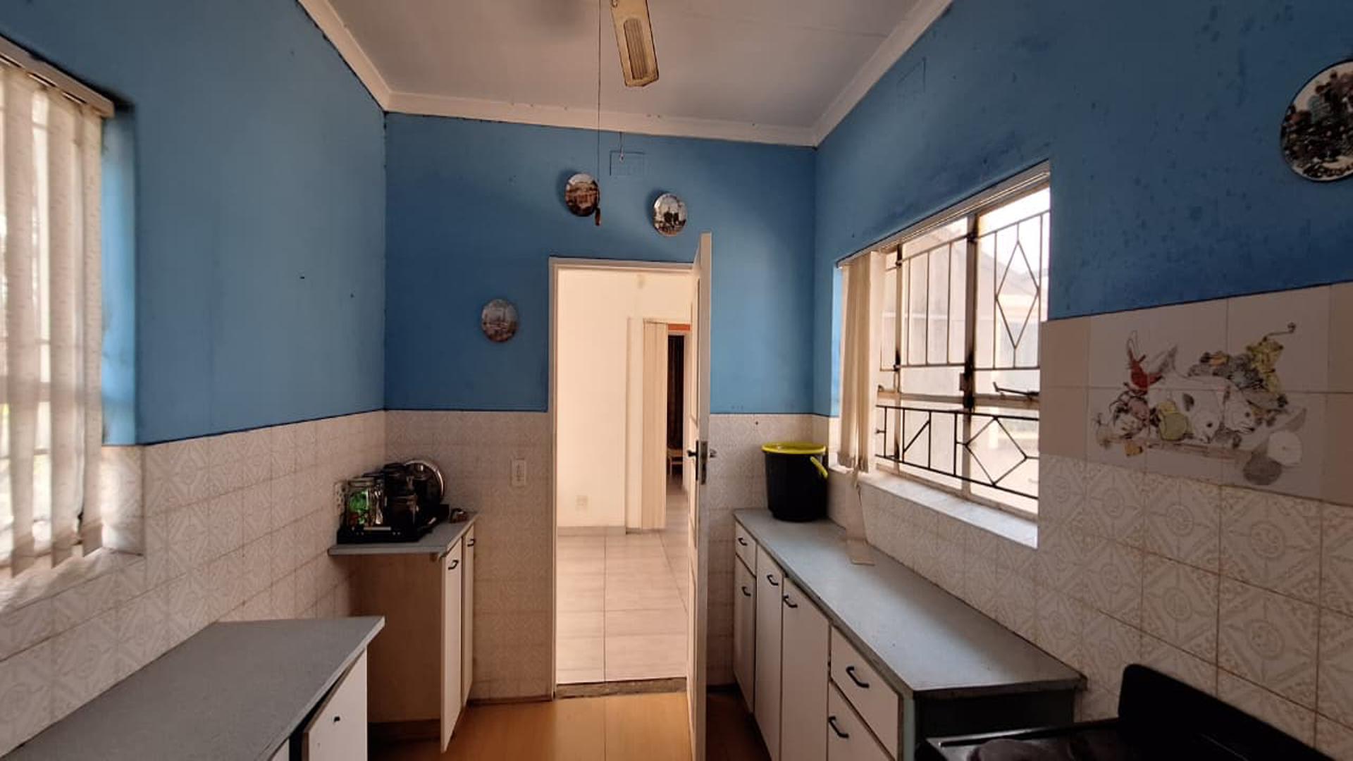 Kitchen - 13 square meters of property in Mindalore