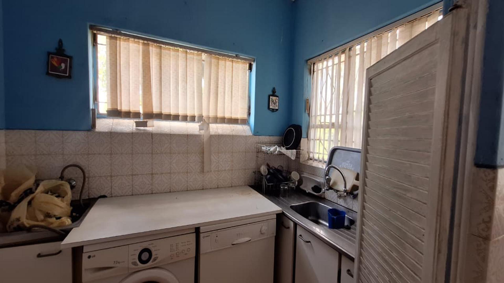 Kitchen - 13 square meters of property in Mindalore
