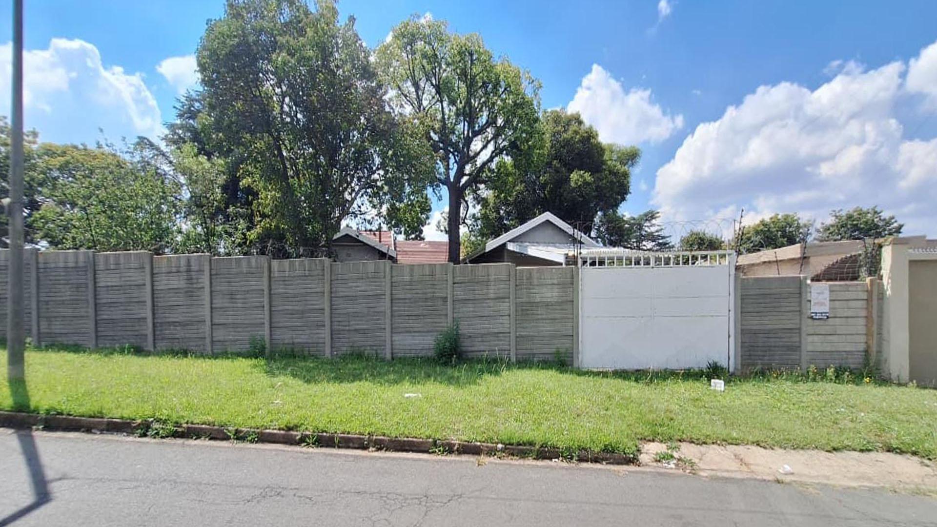 Front View of property in Mindalore