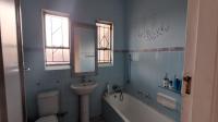 Bathroom 1 - 4 square meters of property in Mindalore
