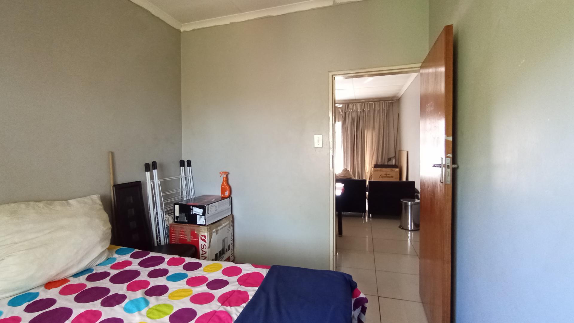 Bed Room 1 - 11 square meters of property in Centurion Central