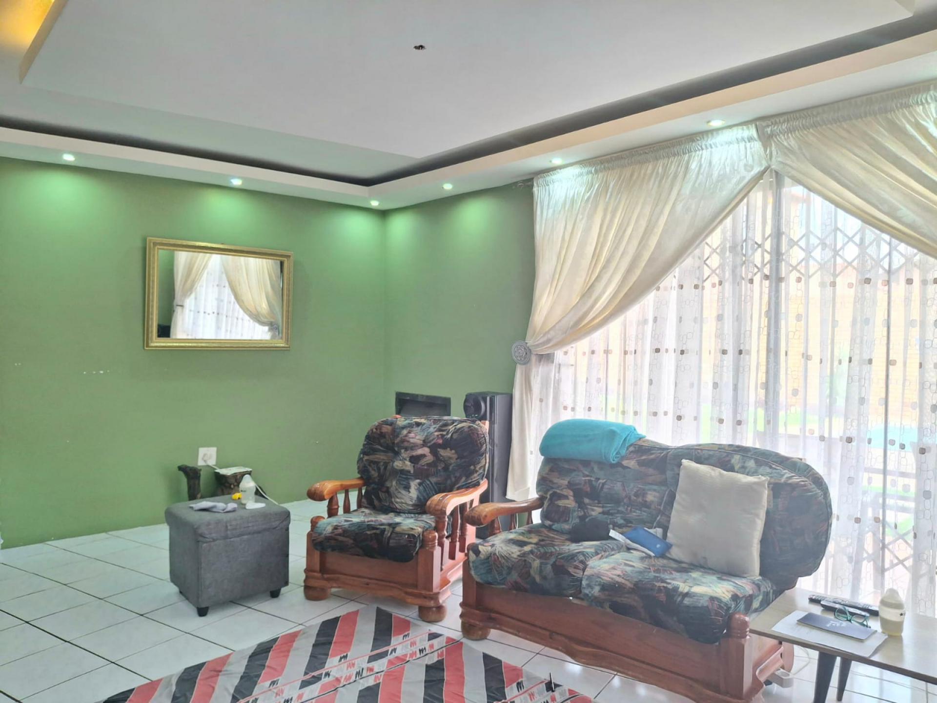 Lounges of property in Diepkloof