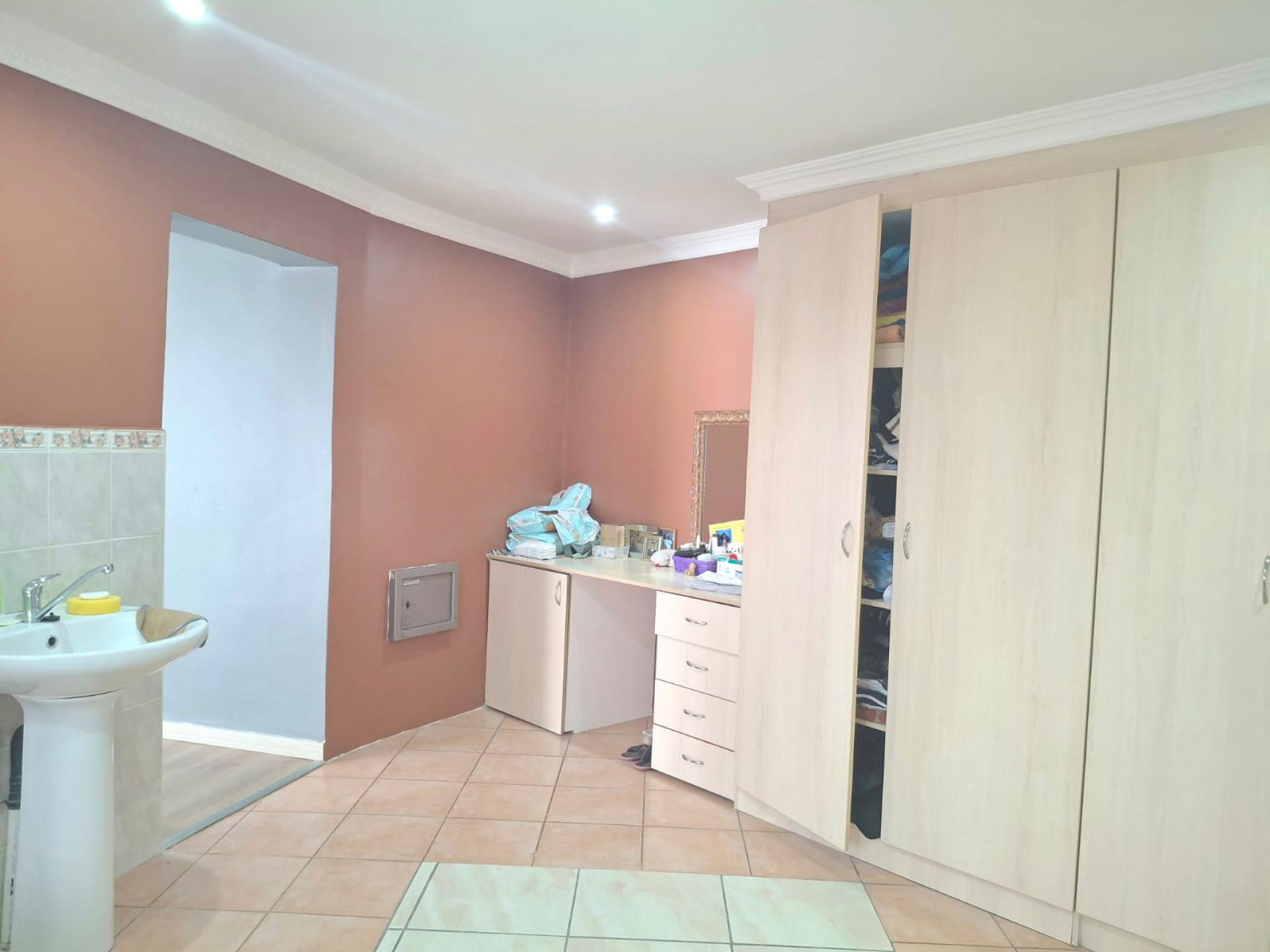 Bed Room 1 of property in Diepkloof