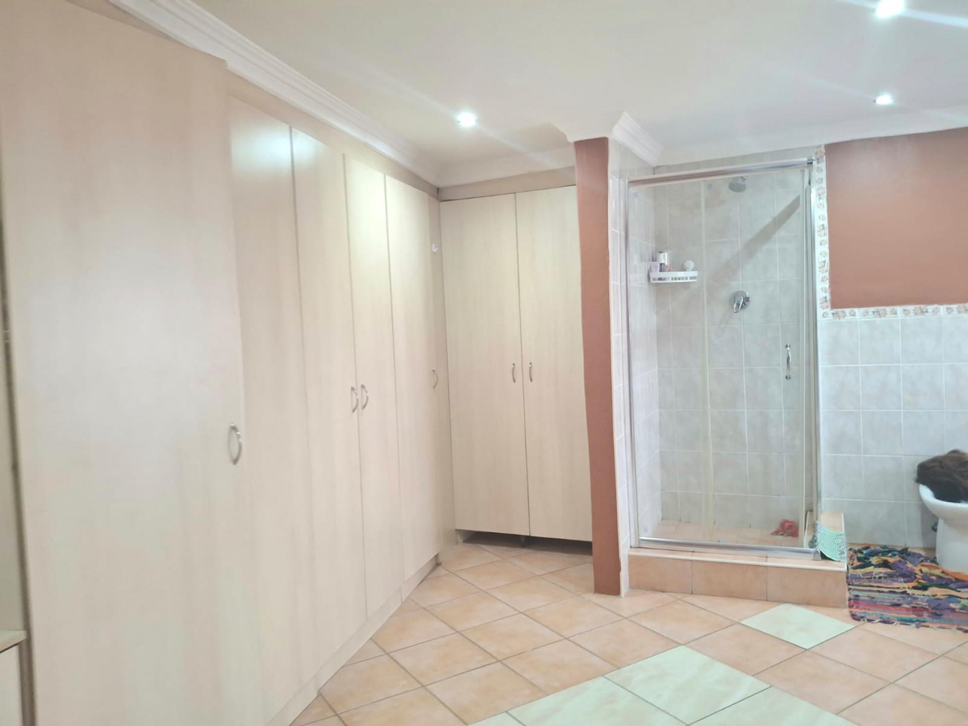 Bathroom 1 of property in Diepkloof