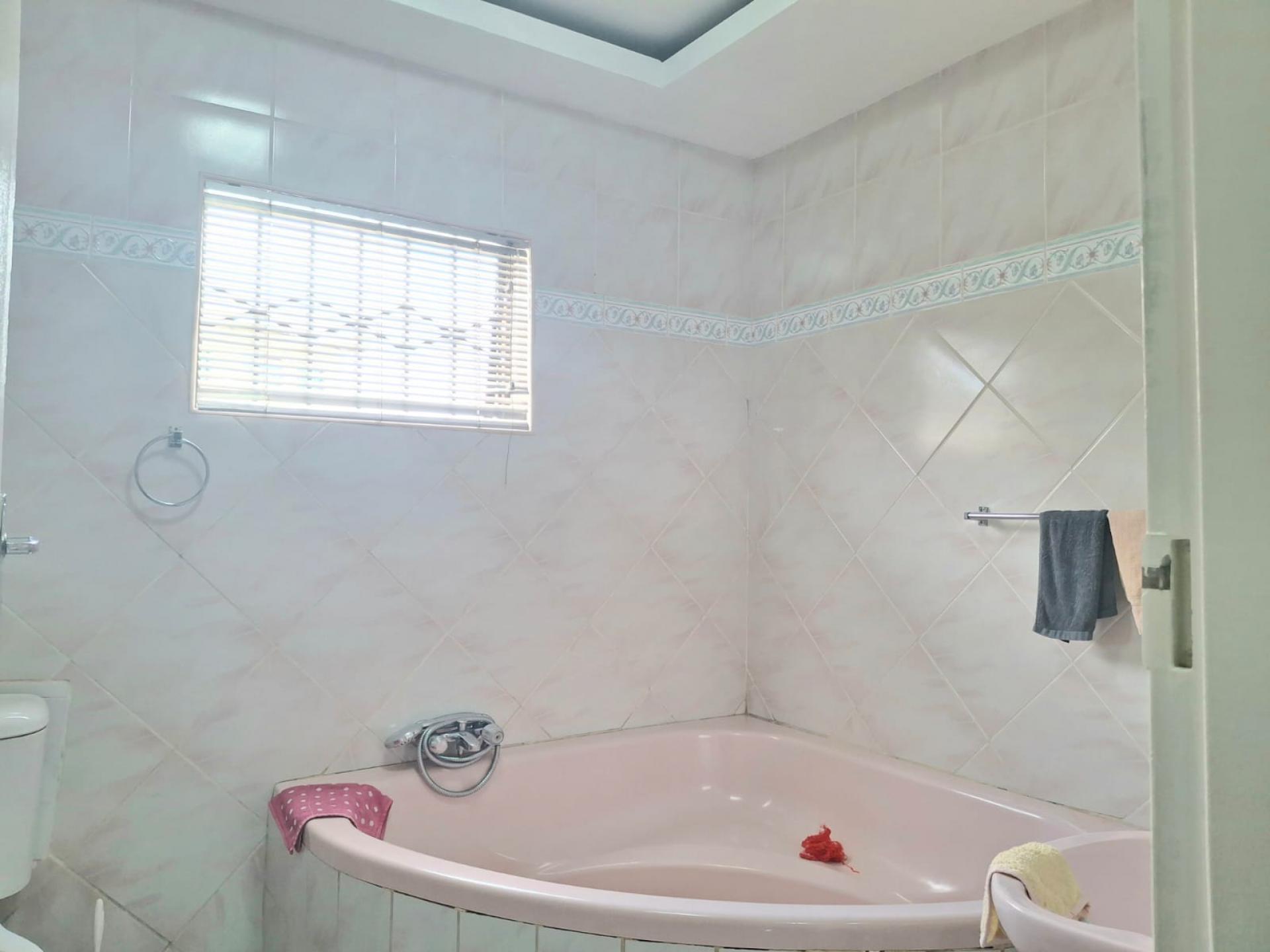 Bathroom 2 of property in Diepkloof