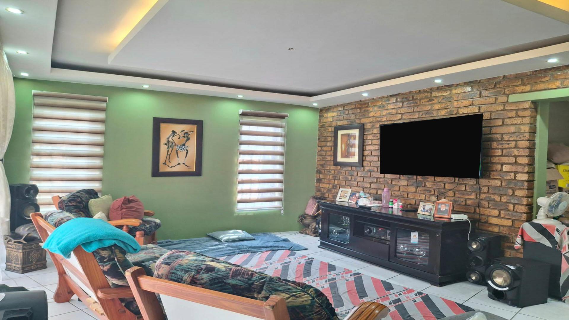 Lounges of property in Diepkloof