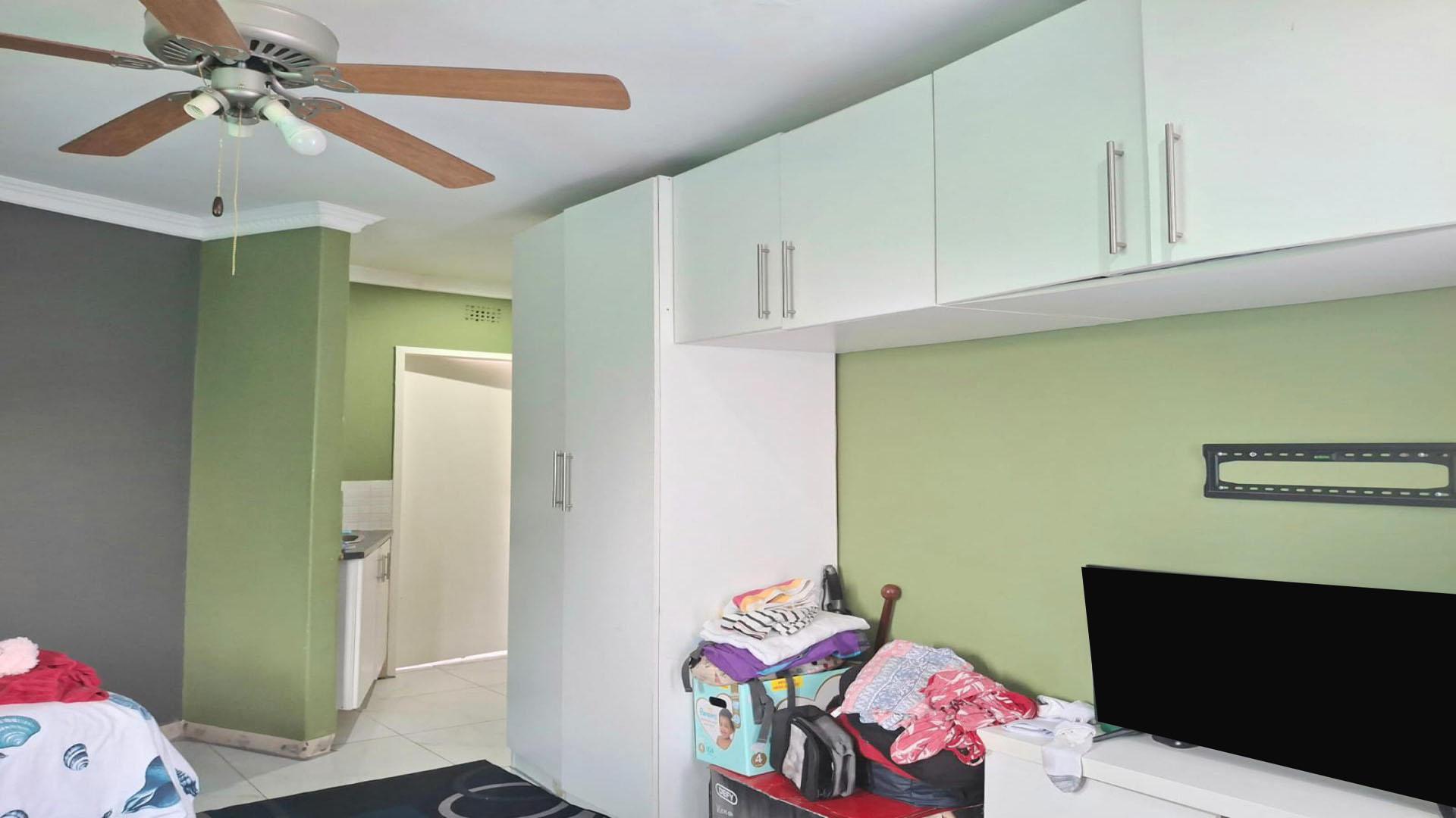 Bed Room 2 of property in Diepkloof