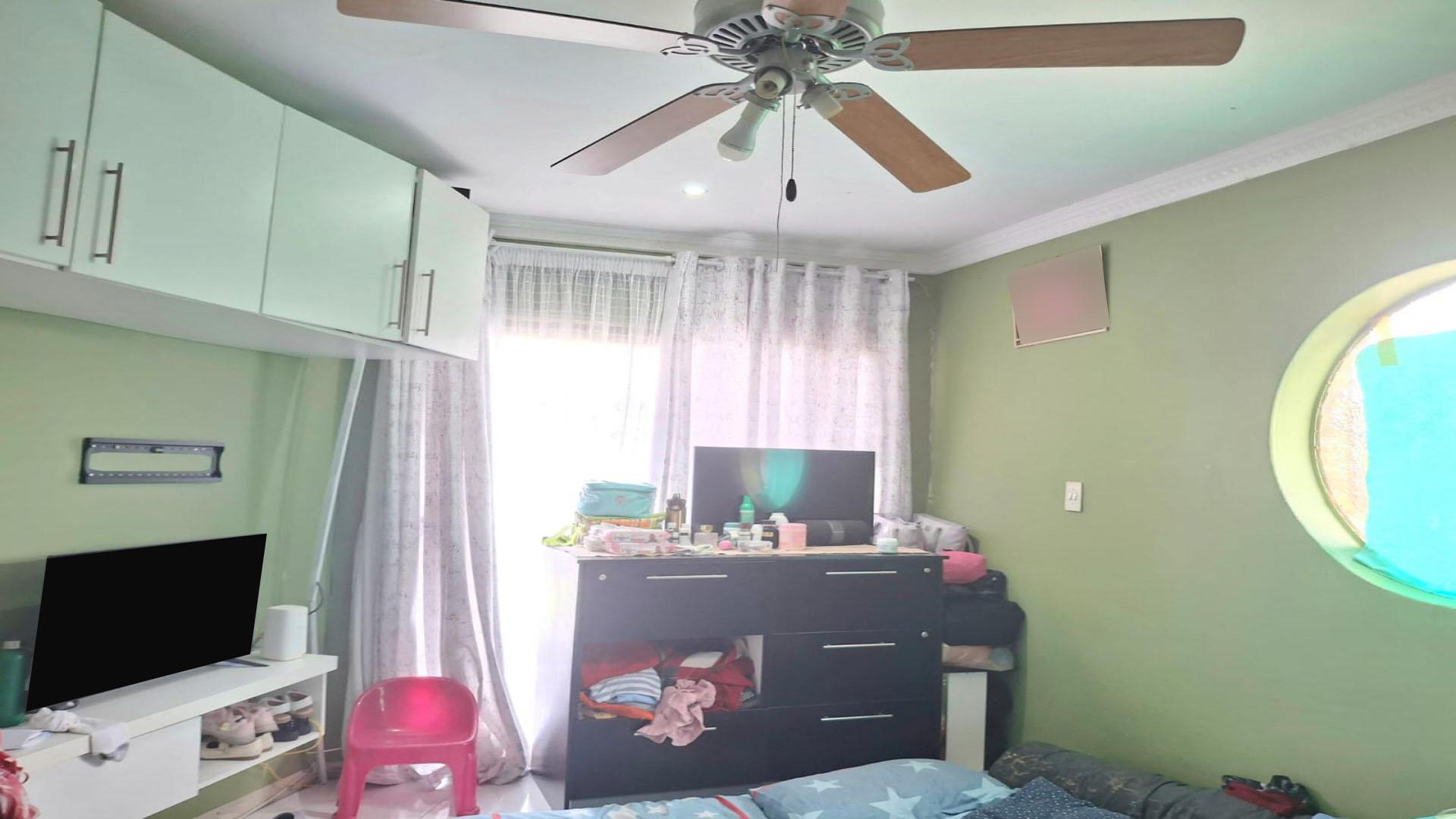 Bed Room 2 of property in Diepkloof