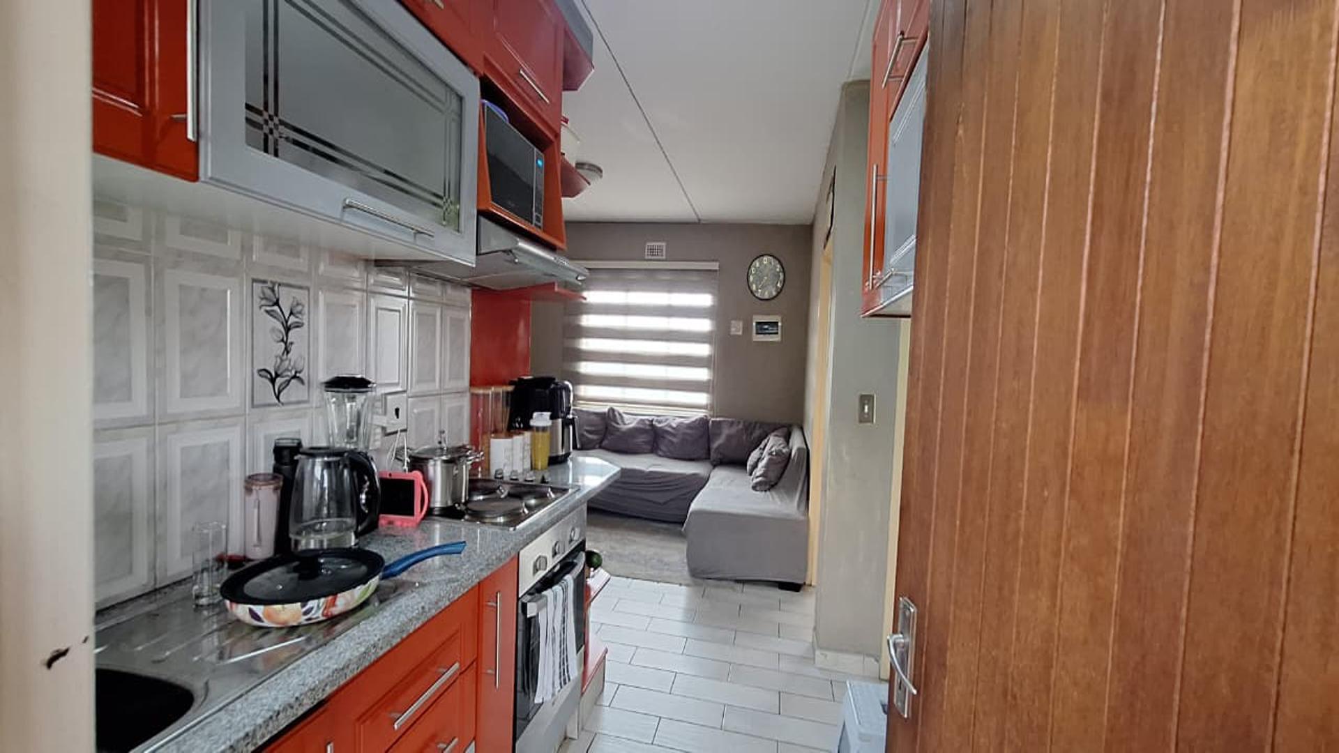 Kitchen - 4 square meters of property in Fleurhof