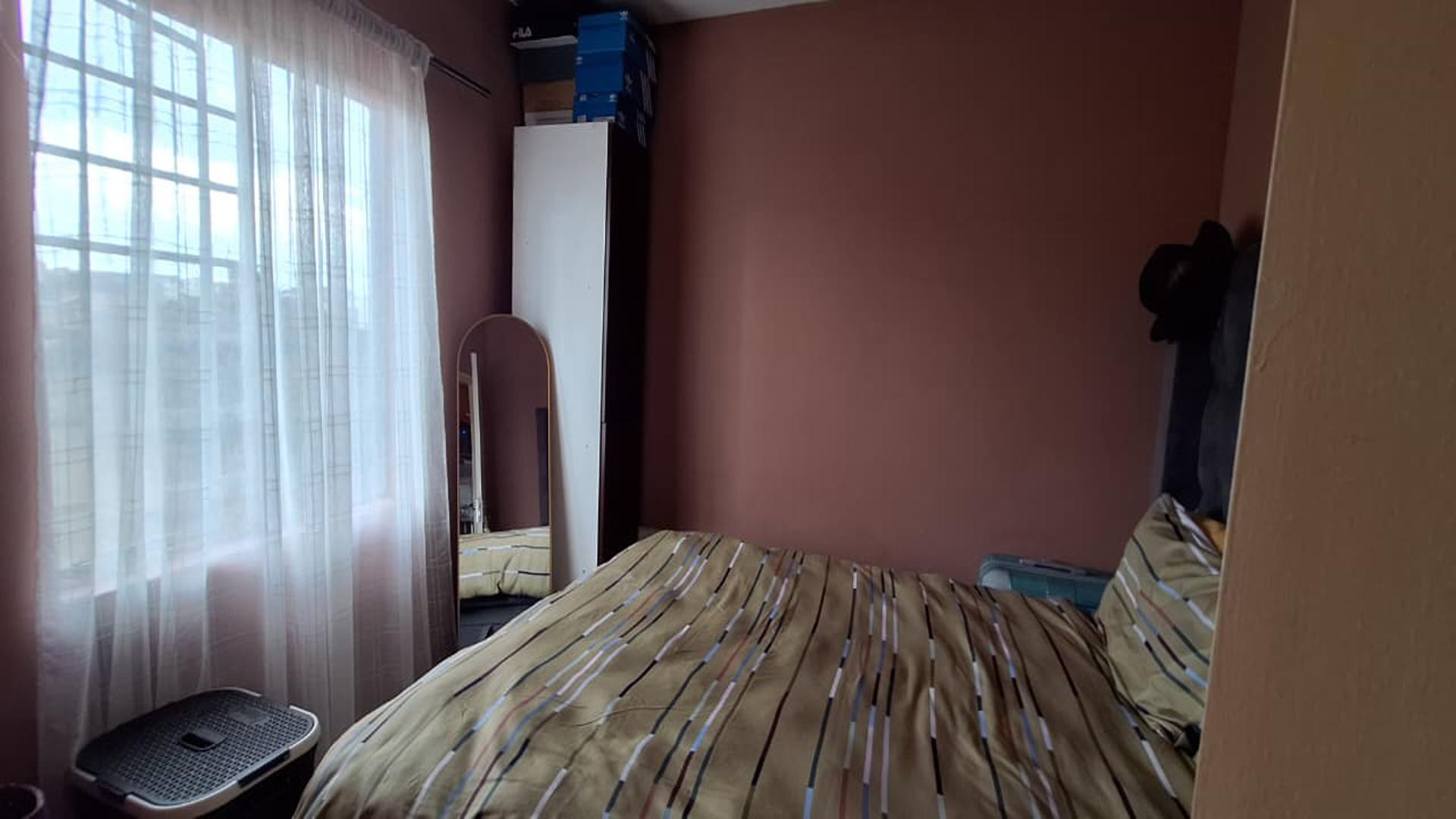 Bed Room 2 - 8 square meters of property in Fleurhof