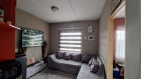Lounges - 15 square meters of property in Fleurhof