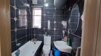 Bathroom 1 - 4 square meters of property in Fleurhof