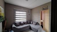 Lounges - 15 square meters of property in Fleurhof