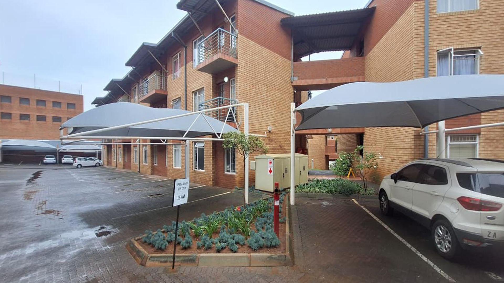 Front View of property in Braamfontein Werf