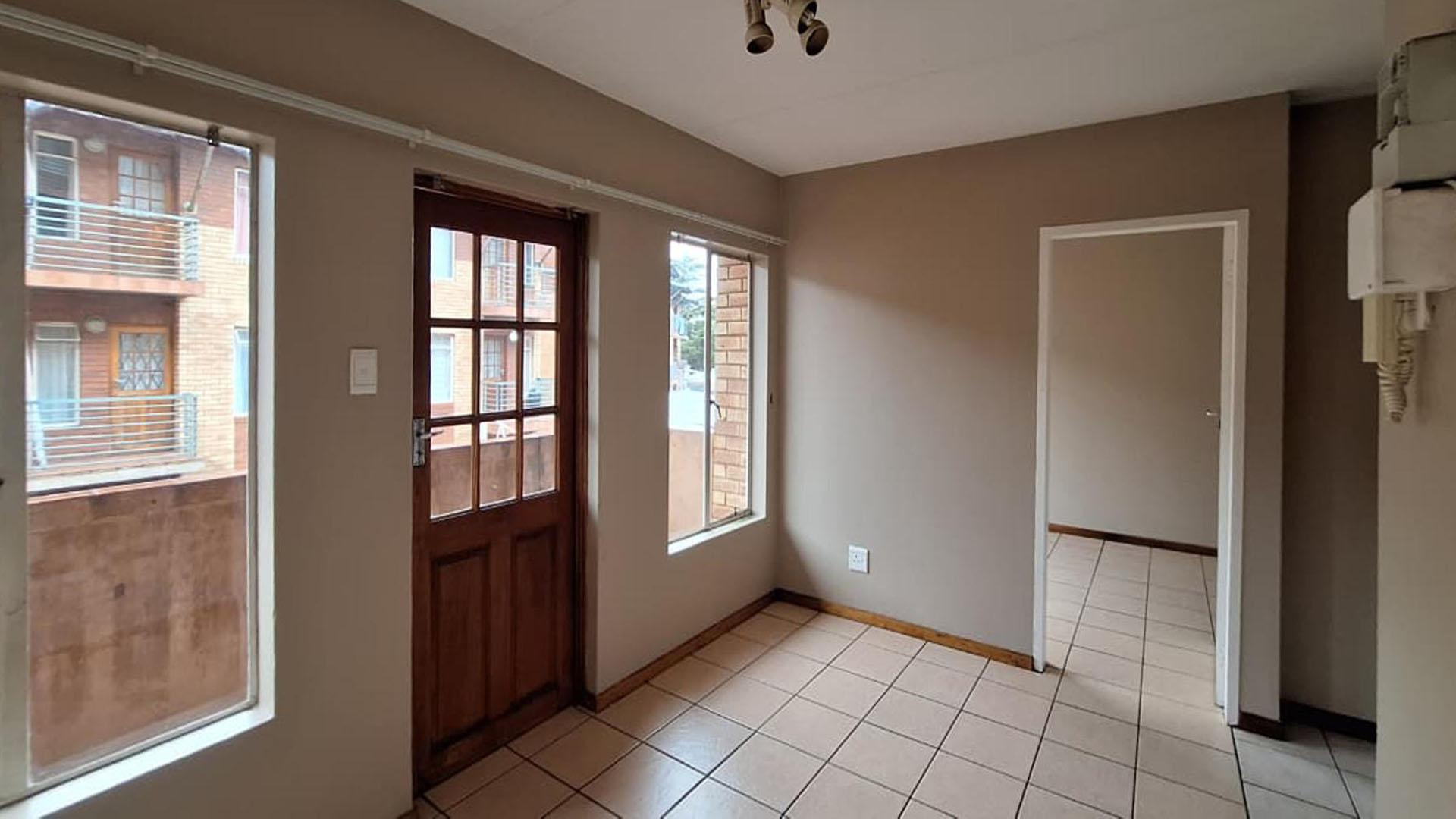 Lounges - 12 square meters of property in Braamfontein Werf