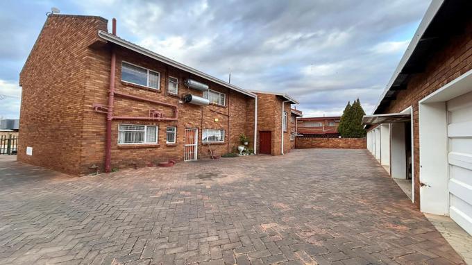 2 Bedroom Sectional Title for Sale For Sale in Potchefstroom - Home Sell - MR709158