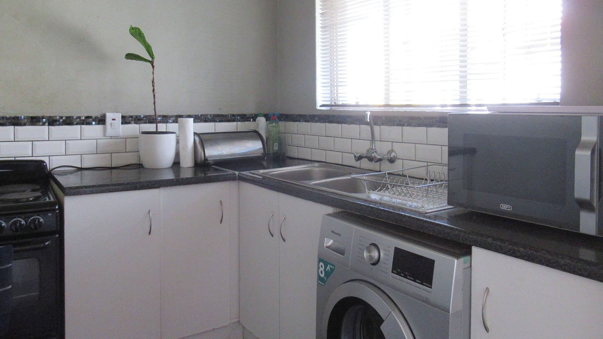 Kitchen - 6 square meters of property in Northgate (JHB)