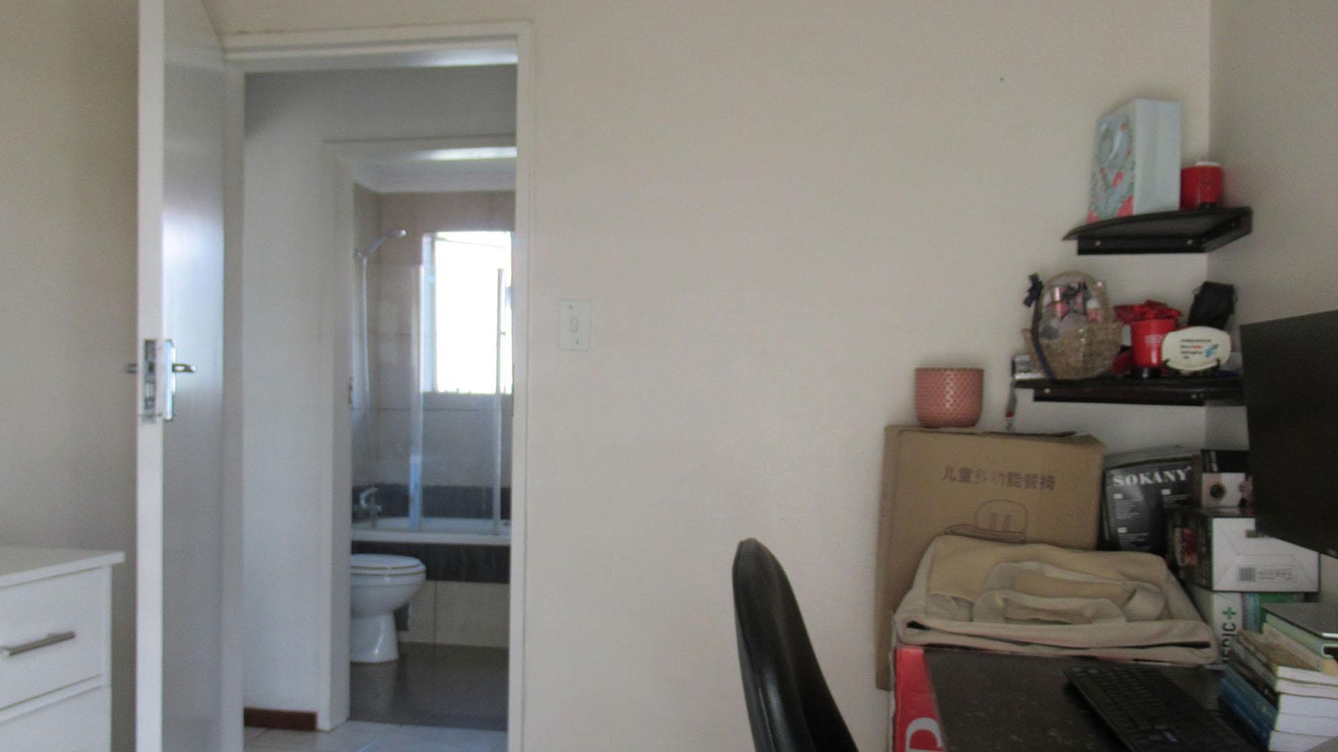 Bed Room 2 - 6 square meters of property in Northgate (JHB)