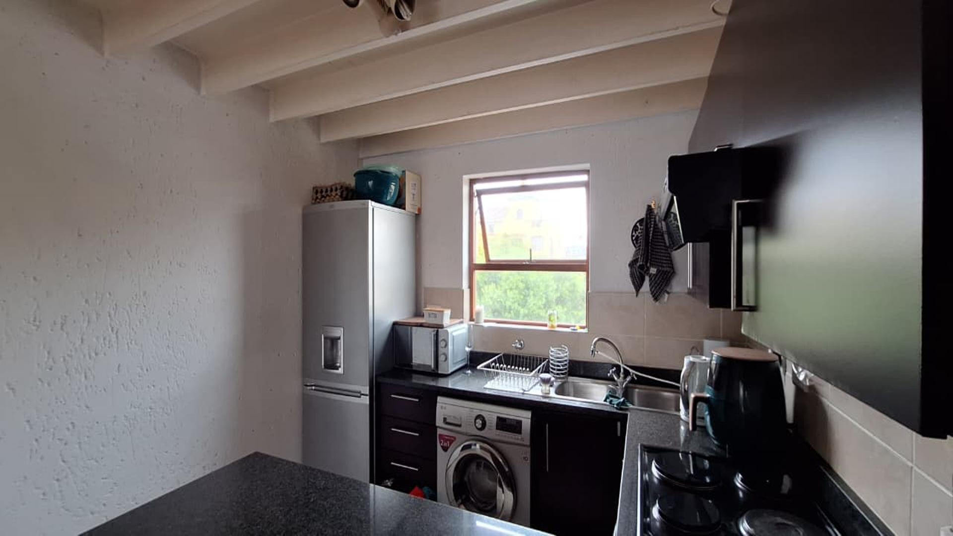 Kitchen - 8 square meters of property in Lone Hill
