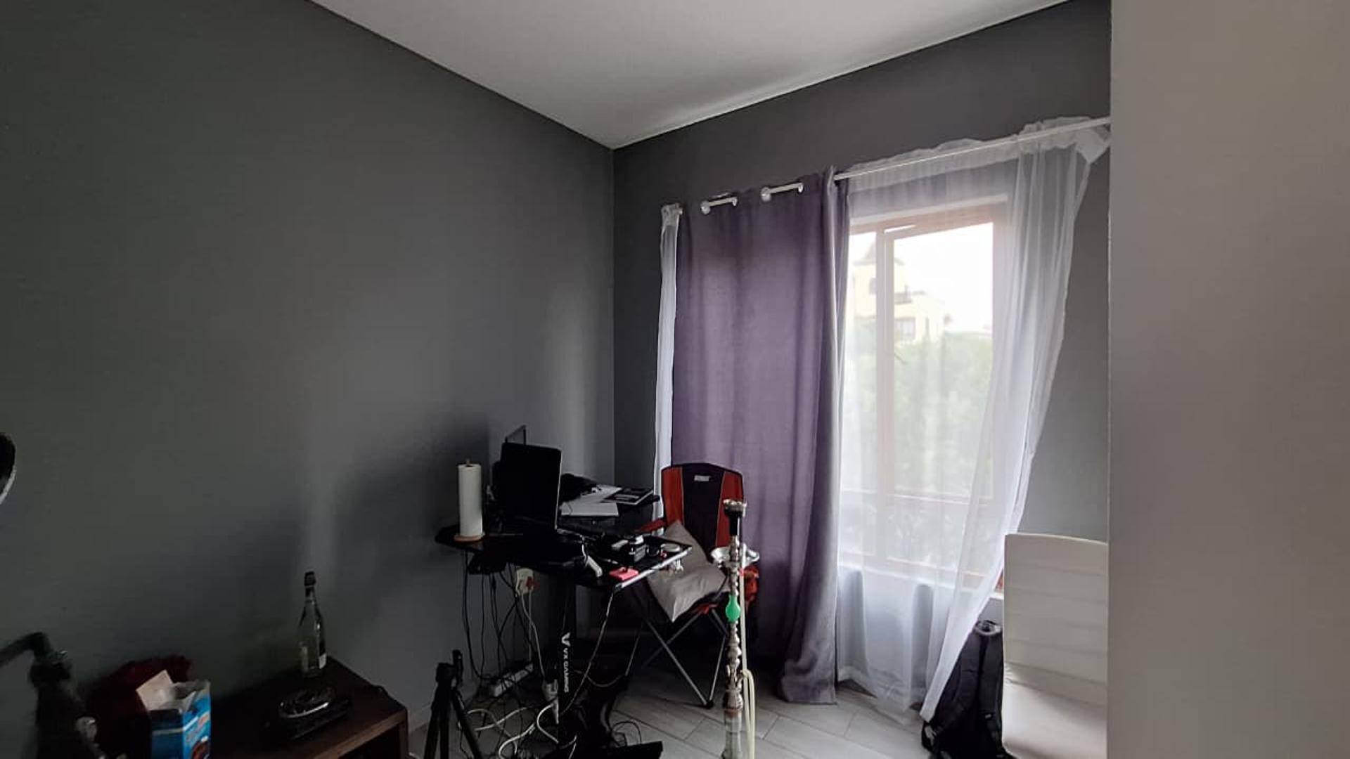 Bed Room 1 - 15 square meters of property in Lone Hill