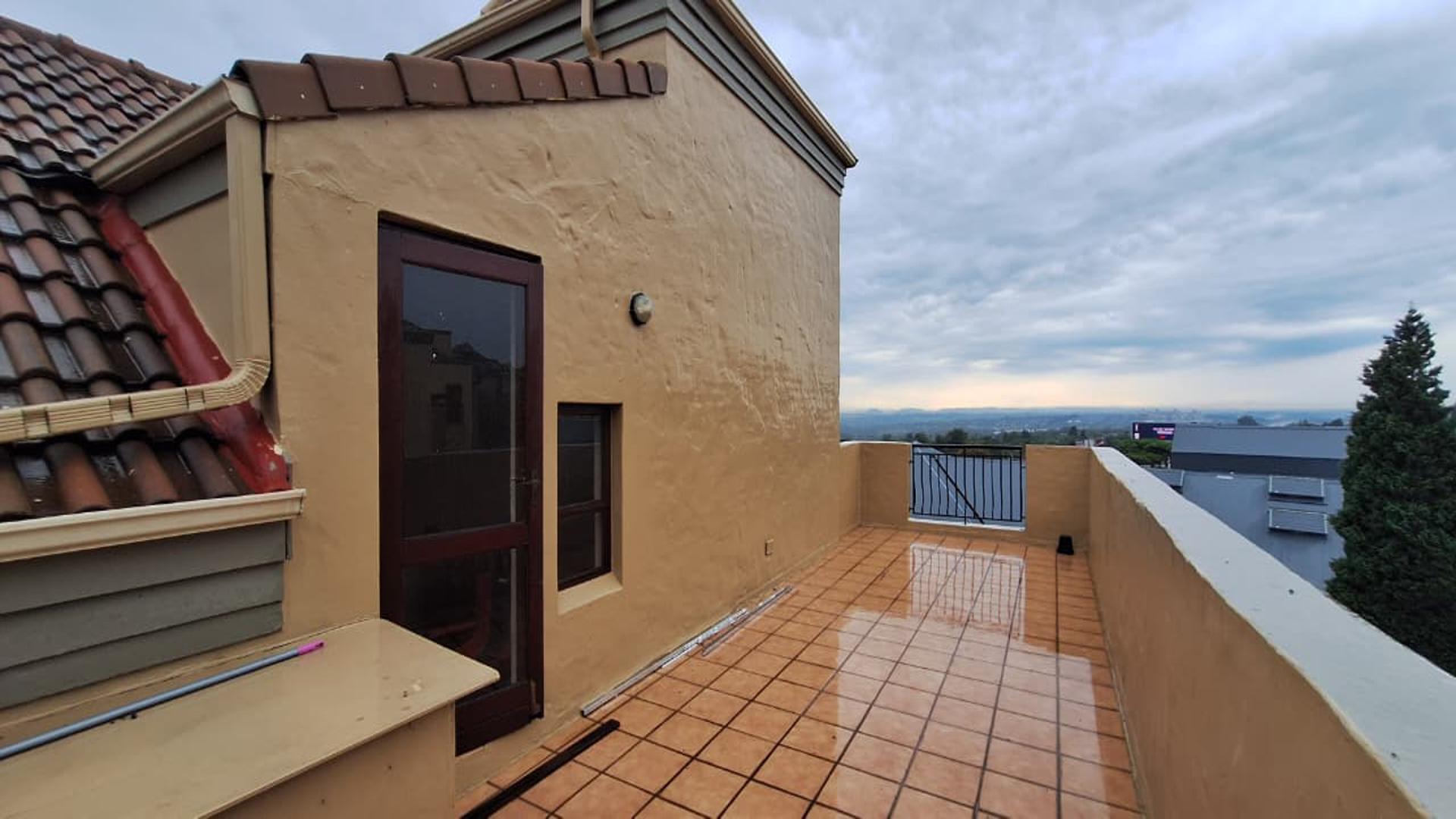 Balcony - 24 square meters of property in Lone Hill