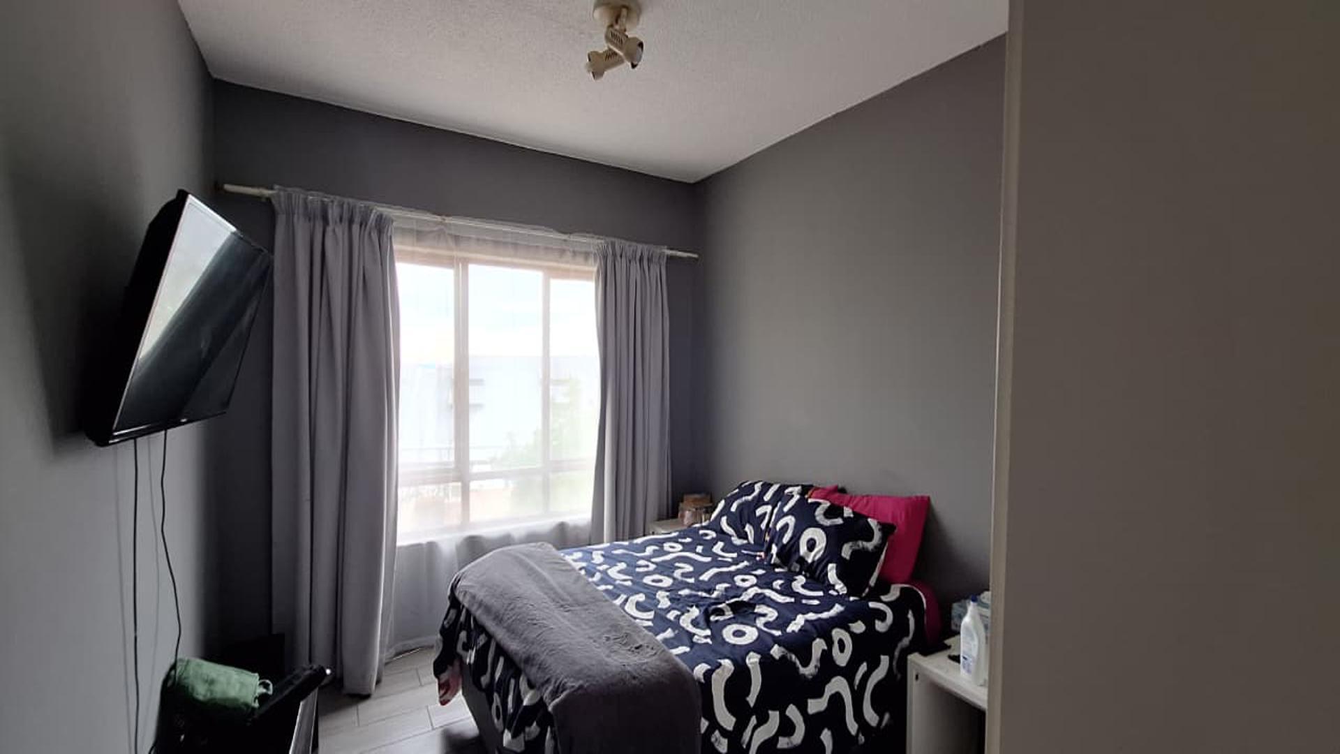 Bed Room 2 - 13 square meters of property in Lone Hill