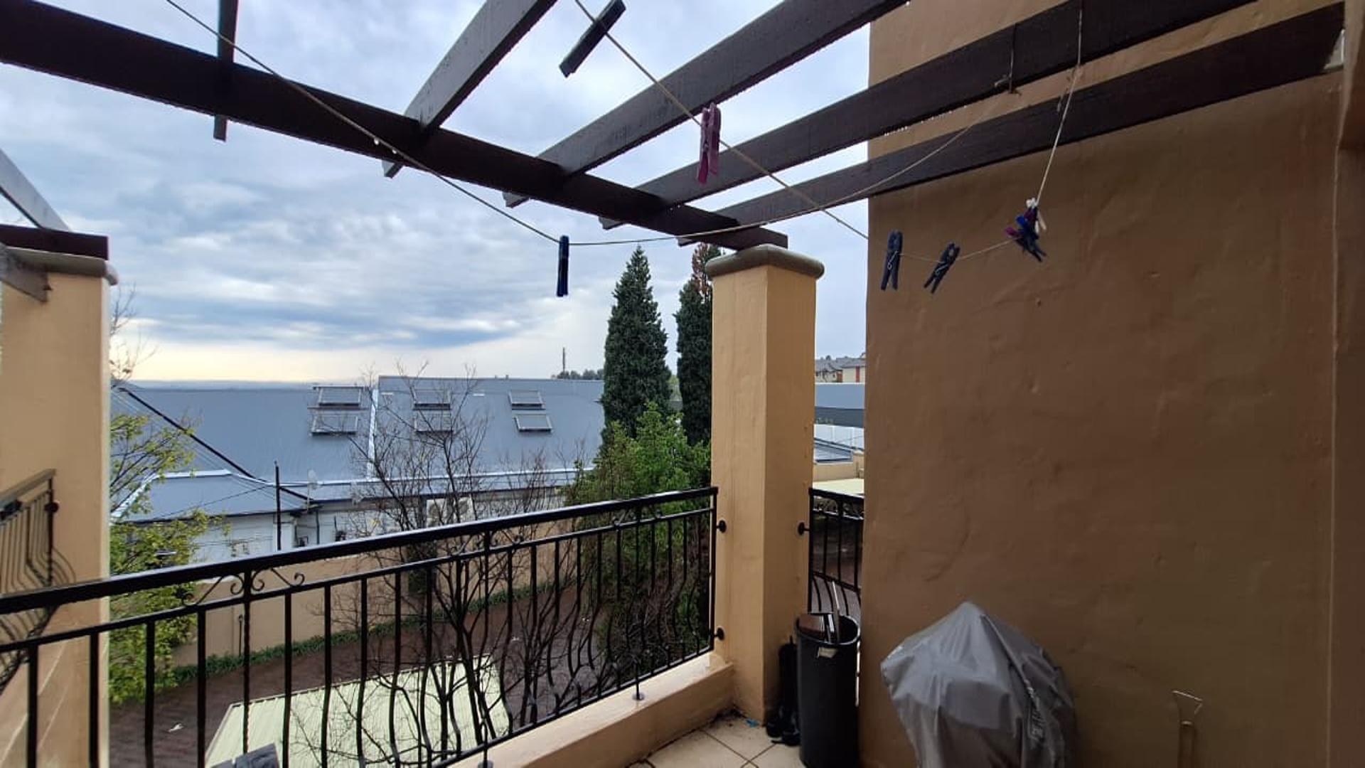 Patio - 6 square meters of property in Lone Hill