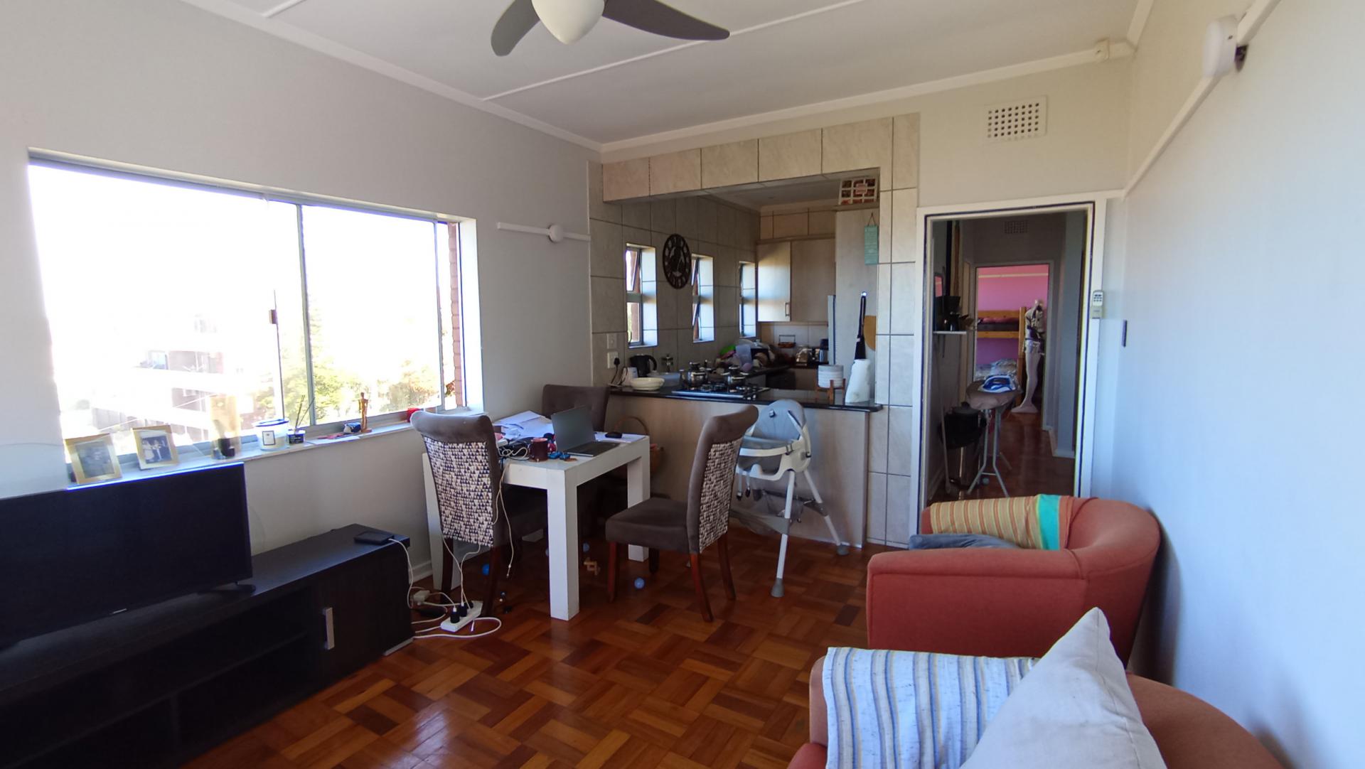 Lounges - 25 square meters of property in Scottburgh